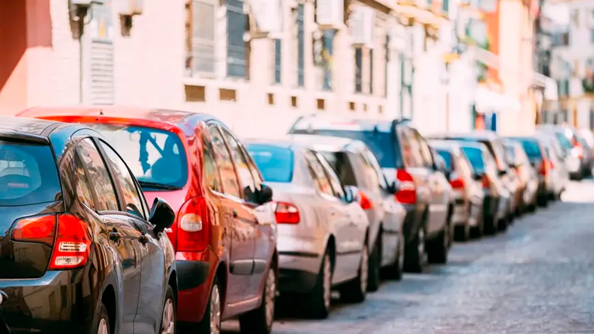 Quem estaciona o carro na rua precisa ficar atento a essa nova regra